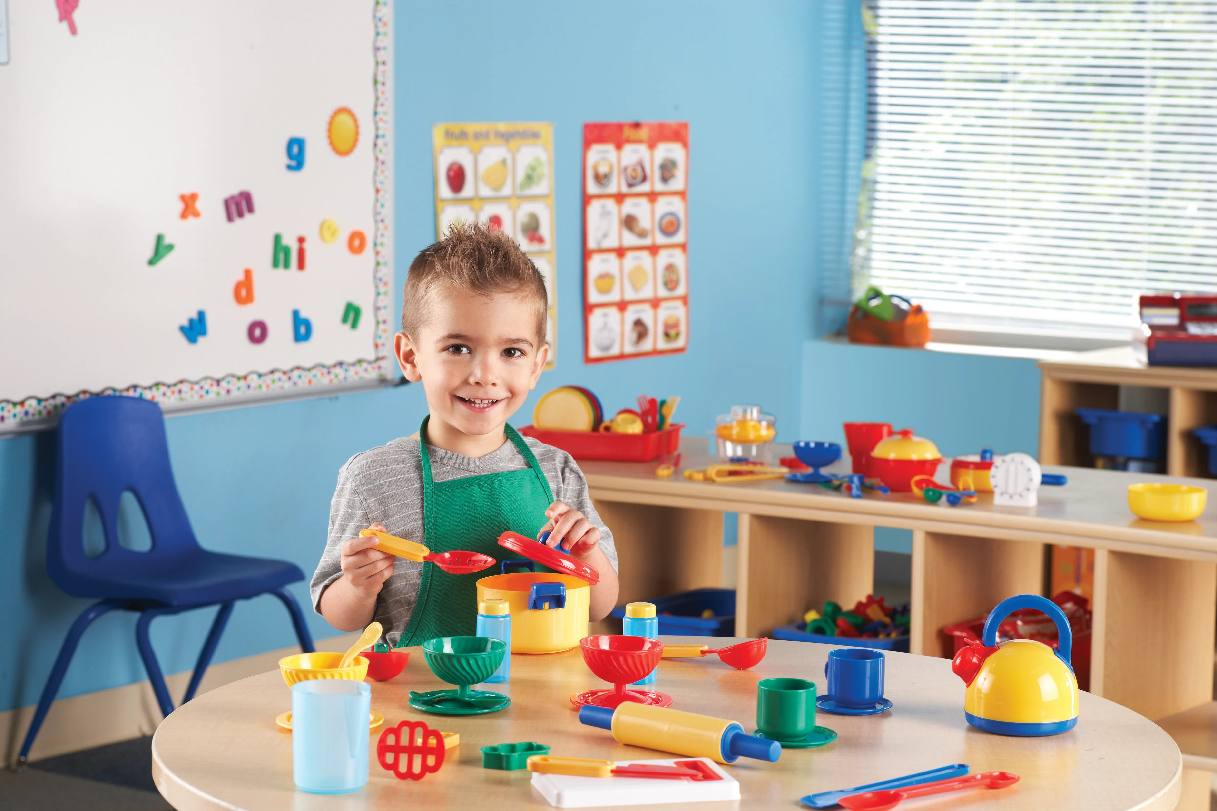 https://media.teaching.com.au/uploads/ler9157/zoom/ler9157_pretend-and-play-kitchen-set_v2_3.webp