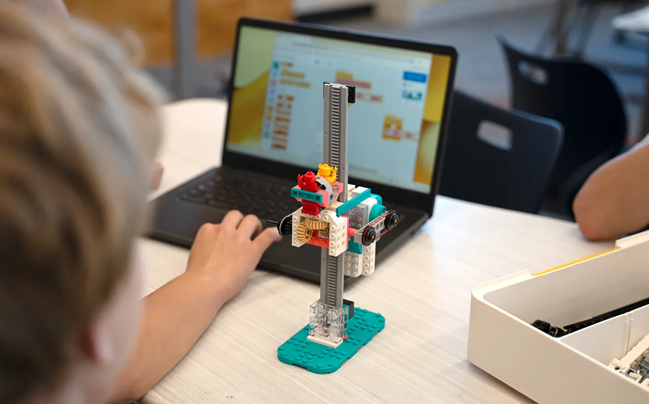 LEGO® Education Computer Science and AI brick model and coding platform